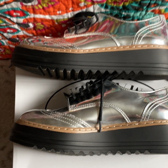 Steve Madden Silver Metallic Oxford - Picture 3 of 6